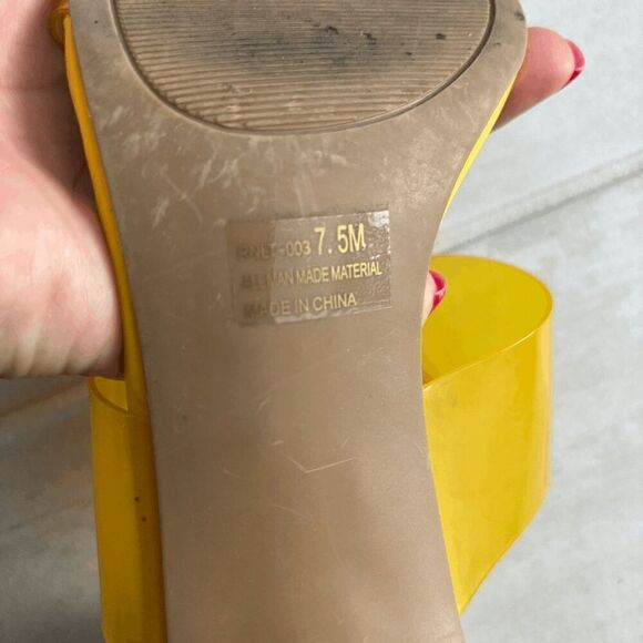 Chinese Laundry Women's Heeled Sandal Yellow Vinyl Straps Open Toe Chunky Heel - Picture 6 of 7